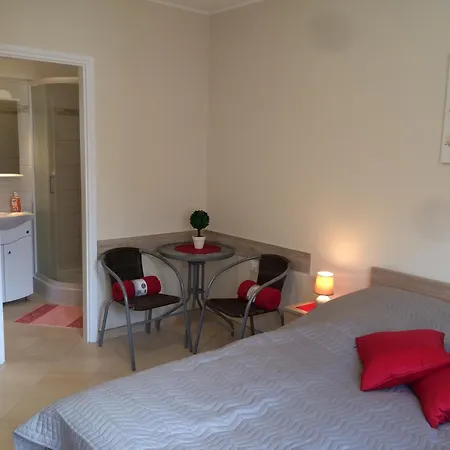 Lola Vendeghaz Apartment *