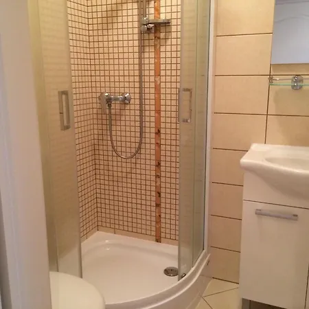 Lola Vendeghaz 希欧福克